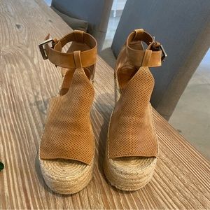 Marc fisher espadrille wedge- natural